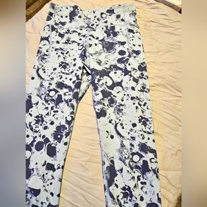 UnderArmour Yoga Capri Fitted